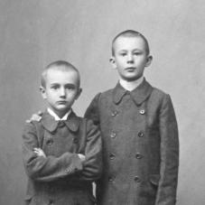 Erlach fiúk: Sándor és István 1913-ban.