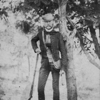 Erlach József, erdész uniformisban, mintGróf Károlyi Gyula uradalmi erdésze..