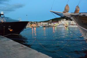 Kikötői fények Trogirban.