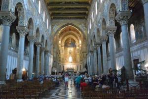 Szicília, Monreale Katedrális főhajója.