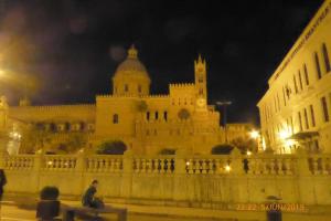 Palermo Katedrálisa esti kivilágításban